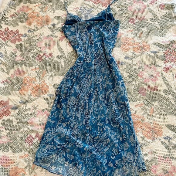 Blue and white cowl neck floral paisley city triangles summer dress - Picture 2 of 5